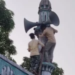 Loudspeakers being removed from mosque